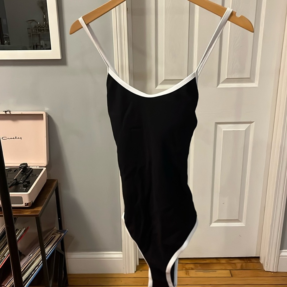 Cupshe Black Ribbed Crossback Standard Coverage One-Piece size medium